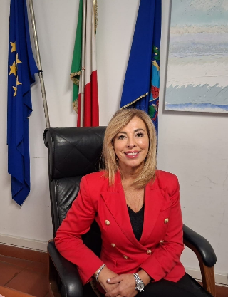 Falconara – Perfezionata la vendita del gruppo Api, la sindaca: “Si apre una nova fase”